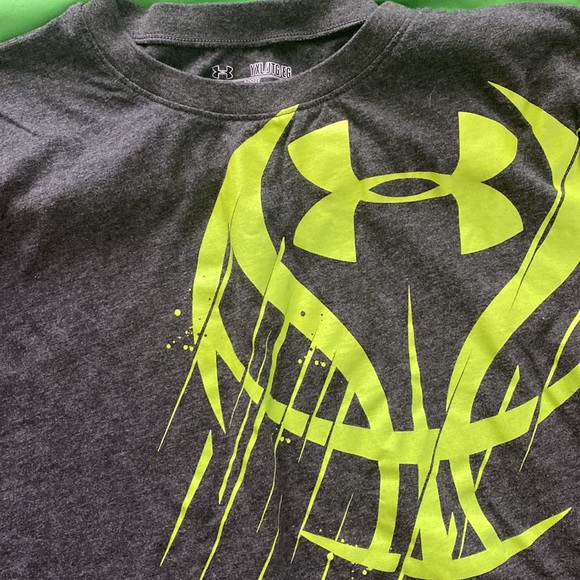 Bundle of UA short sleeve shirts - Picture 2 of 5